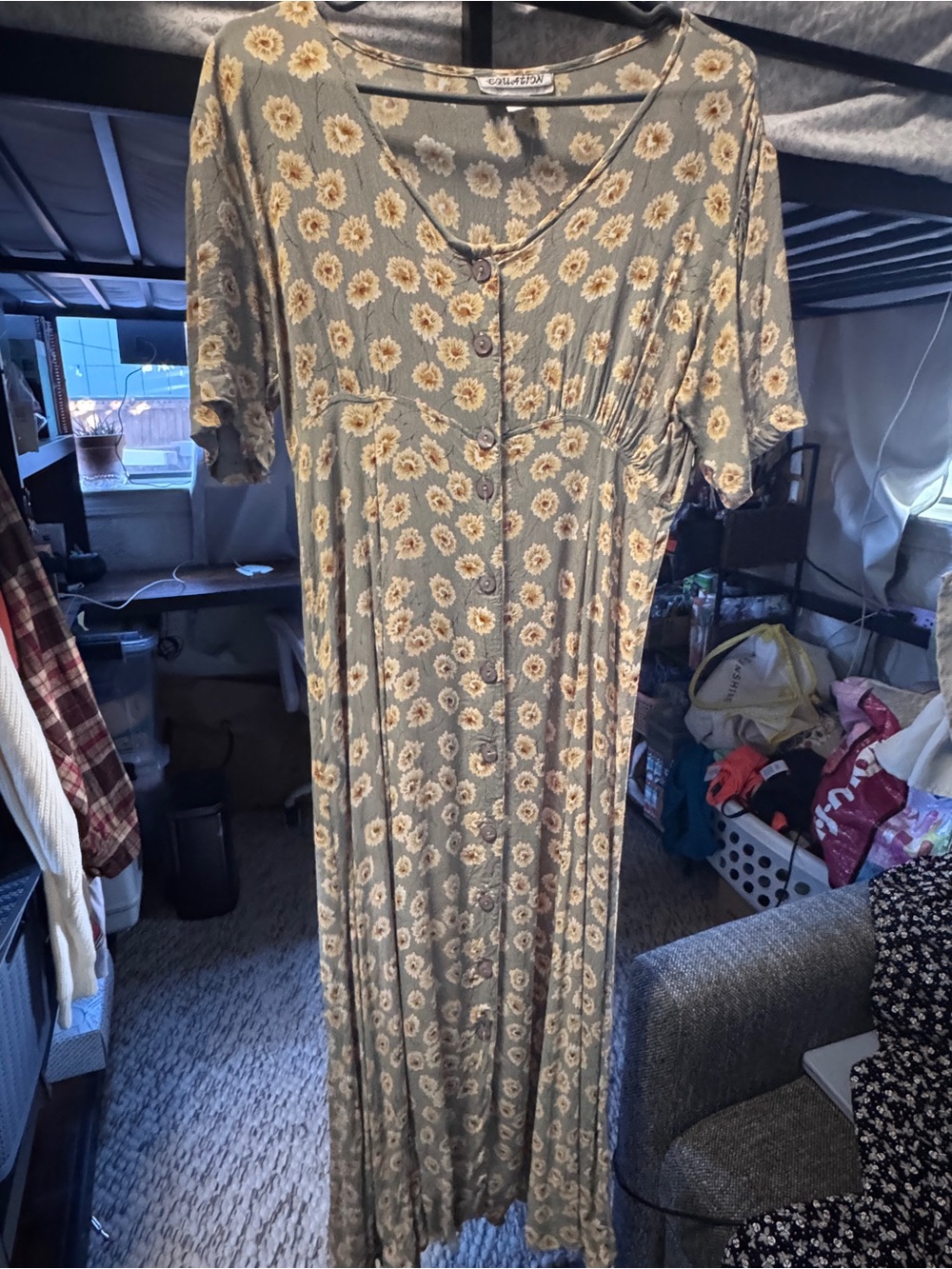Vintage Button-Front Sage Floral Maxi Dress — Daisy Print